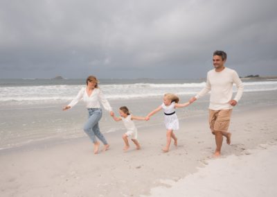 Séance photo famille sur la plage Finistère
